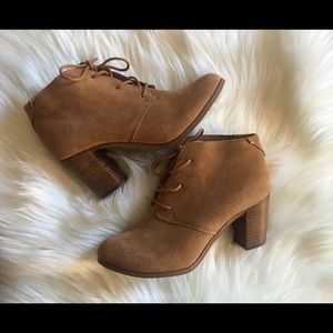 Toms Women's Suade Lunata Lace Up Bootie  Size 7.5